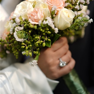 نمونه عکاسی دسته گل مراسم عقد در آتلیه نورا
